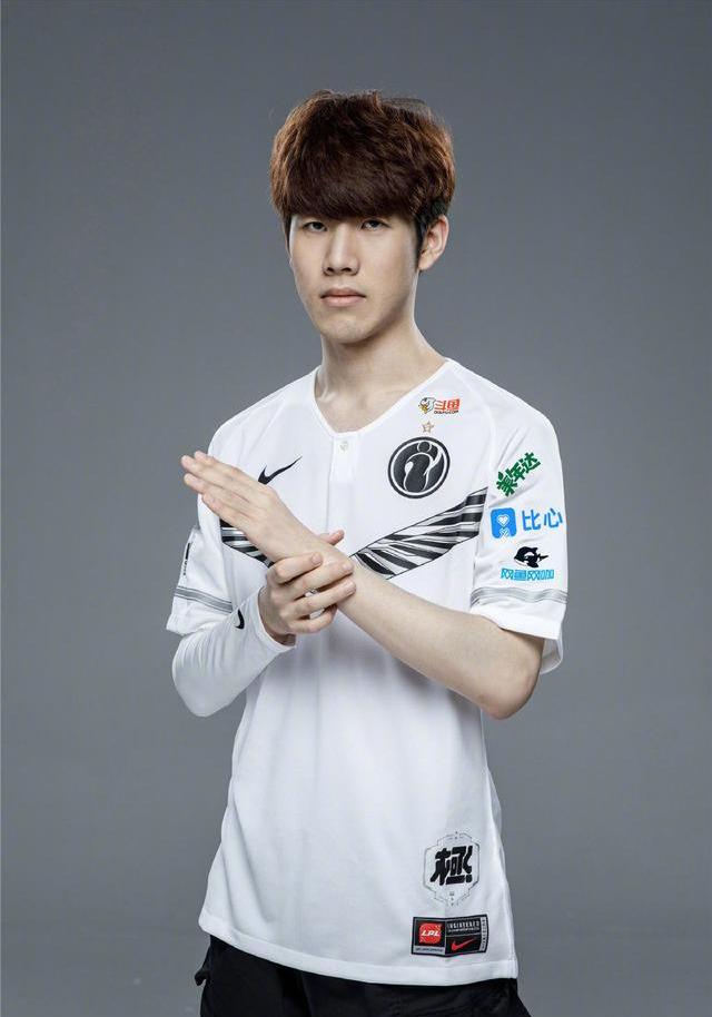 三名选手同 三名选手同